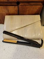 Flat iron and clutch side by side showing overall appearance