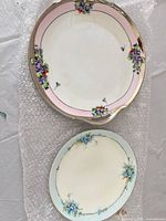 Overall view of serving tray and one plate on bubble wrap