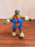 Front view of Leonardo figure standing