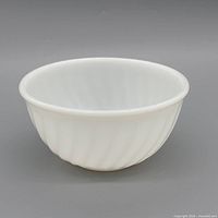 Side view showing swirl pattern and rim