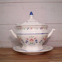 Frontal view of tureen assembled on underplate