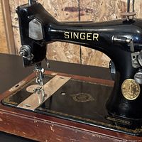 Close view left side arm and bed with Singer logo and decals