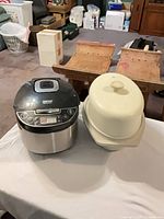 Both rice cookers side by side showing overall appearance