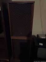 Front view of Sansui speaker with lattice grille