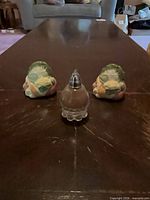 Full lot showing ceramic shaker pair and glass shaker