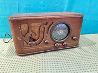 Front view of Delco radio showing cabinet, dial and knobs