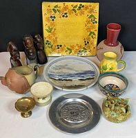 Overall lot showing all ceramic, wood and metal decor items