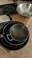 Overview of pans, loaf pan, egg poacher, roasting pan and colander