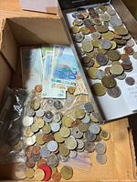 Overview of coins, banknotes and bags