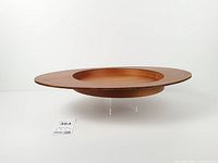 Side view showing overall oval profile and recessed center