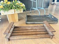 Overall view of planter with flowers, slatted riser, and one tray