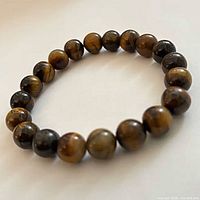 Full view of tiger eye stretch bracelet
