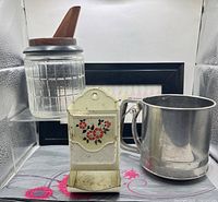 overview showing jar, wall pocket and sifter together