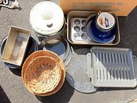 Overview of all kitchenware items on pavement
