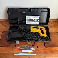 Saw in open case with manual and four blades