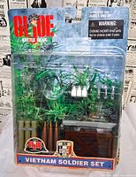 Front of blister card showing accessories and foliage
