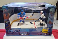 Front view of boxed Wayne Gretzky & Pavel Bure figure set