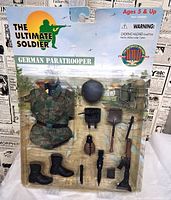 Front of blister card showing all accessories