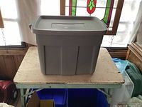 Front view of grey Rubbermaid Roughneck tote with lid