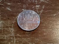 1986 Canadian dollar reverse featuring Voyageur design and date