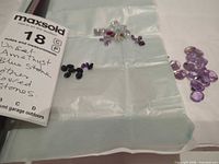 Overview of all loose stones on tissue with lot tag