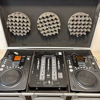 Full set in flight case: two CDI300 players, Q-D6 mixer, foam padding