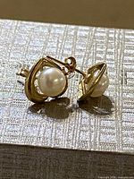 both earrings top view in heart setting