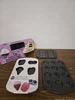 All four pans displayed with packaging visible