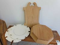 Overall lot showing box, plaque and charger