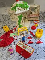 Overall lot showing playset, accessories, figures