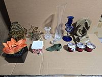 Entire lot overview with all decor pieces arranged