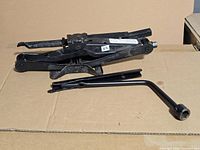 Scissor jack, connecting rod and handle overview