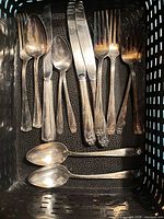 Overview of all flatware pieces in basket
