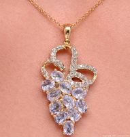 Pendant on chain showing size and colour of stones