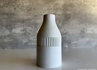 front view showing overall shape and ribbed band