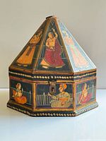 Closed box showing full exterior artwork and shape