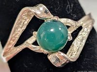 Front view of silver ring with green onyx cabochon