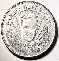 Obverse showing Daniel Alfredsson portrait, laurel wreath, number 10