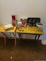 Overview of all kitchen and holiday items on tables
