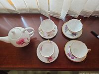 Overview of teapot and four cup-saucer sets