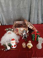 All items arranged together to show full lot contents