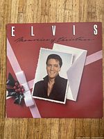 Front cover of Elvis Presley Memories of Christmas vinyl LP