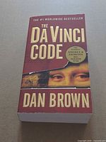 Front cover of The Da Vinci Code paperback