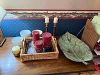 Overview of all decor pieces on dresser