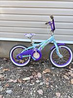 Full view of Avigo 16" kids bike showing frame color, wheels, chain guard, fenders