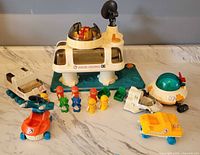 Overview of station, vehicles and figures