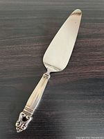 Full view of pie server showing blade and handle