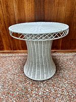 full view of wicker round table front
