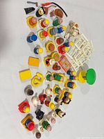 Full lot overview showing figures, animals, furniture, fences and accessories