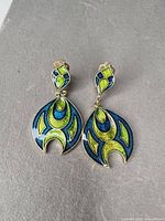 Front view showing enamel colors and overall design